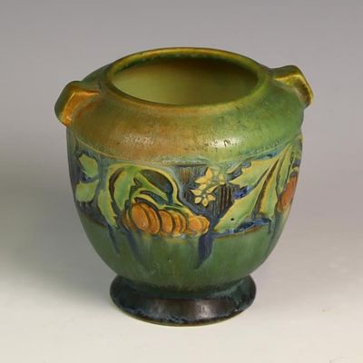 Roseville Pottery USA 4 inches tall, 4 inches wide