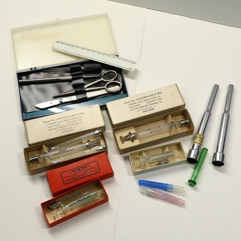 Lot 190: Lot of Vintage Medical Syringes, Cannulas and Scal