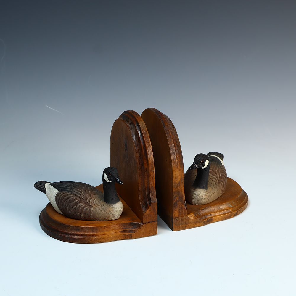 Lot 209: Vintage Canada Goose signed bookends by V. Smith