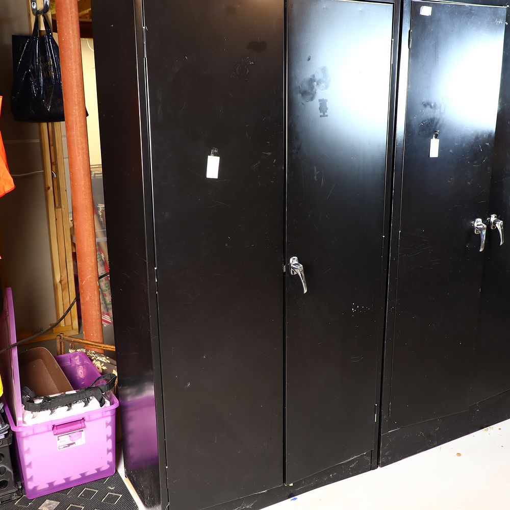 Lot 224: Metal storage cabinet