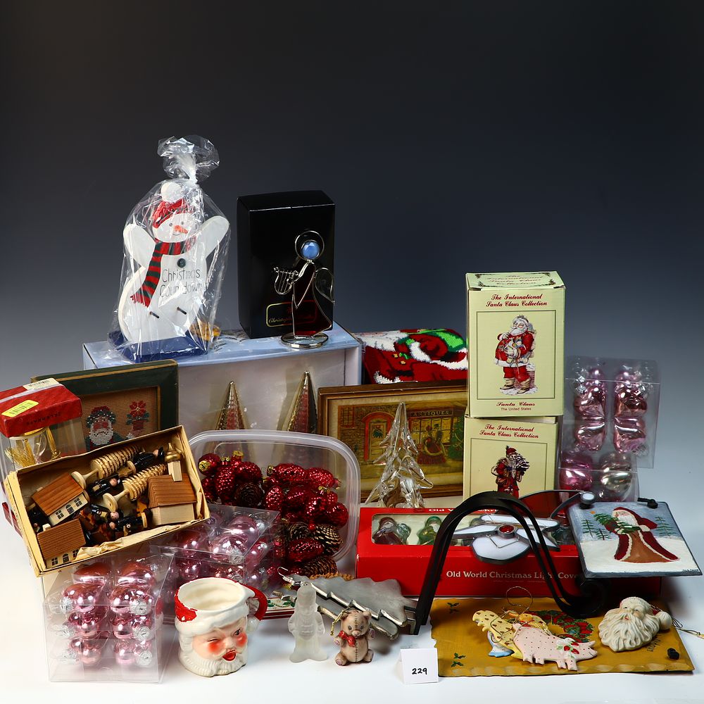 Lot 229: Christmas lot