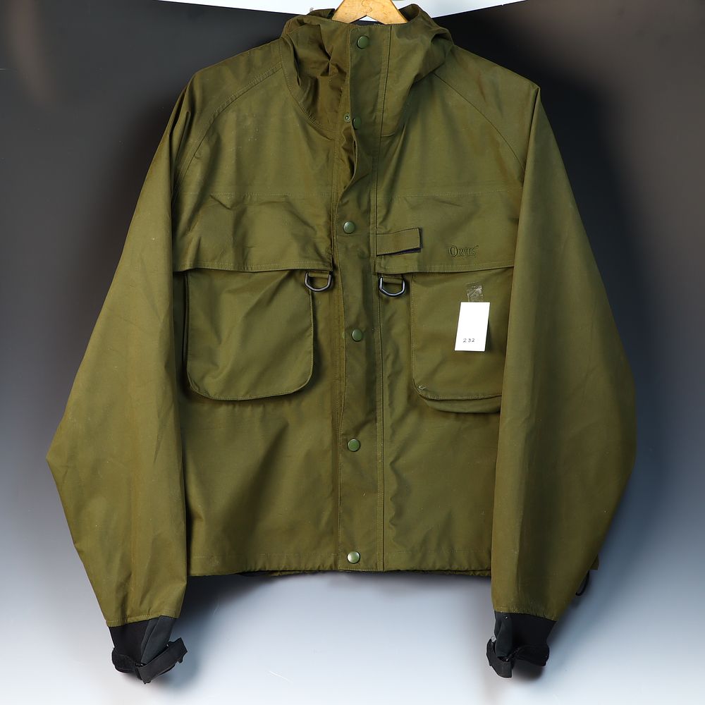 Lot 232: Orvis mens size large fishing jacket/windbreaker