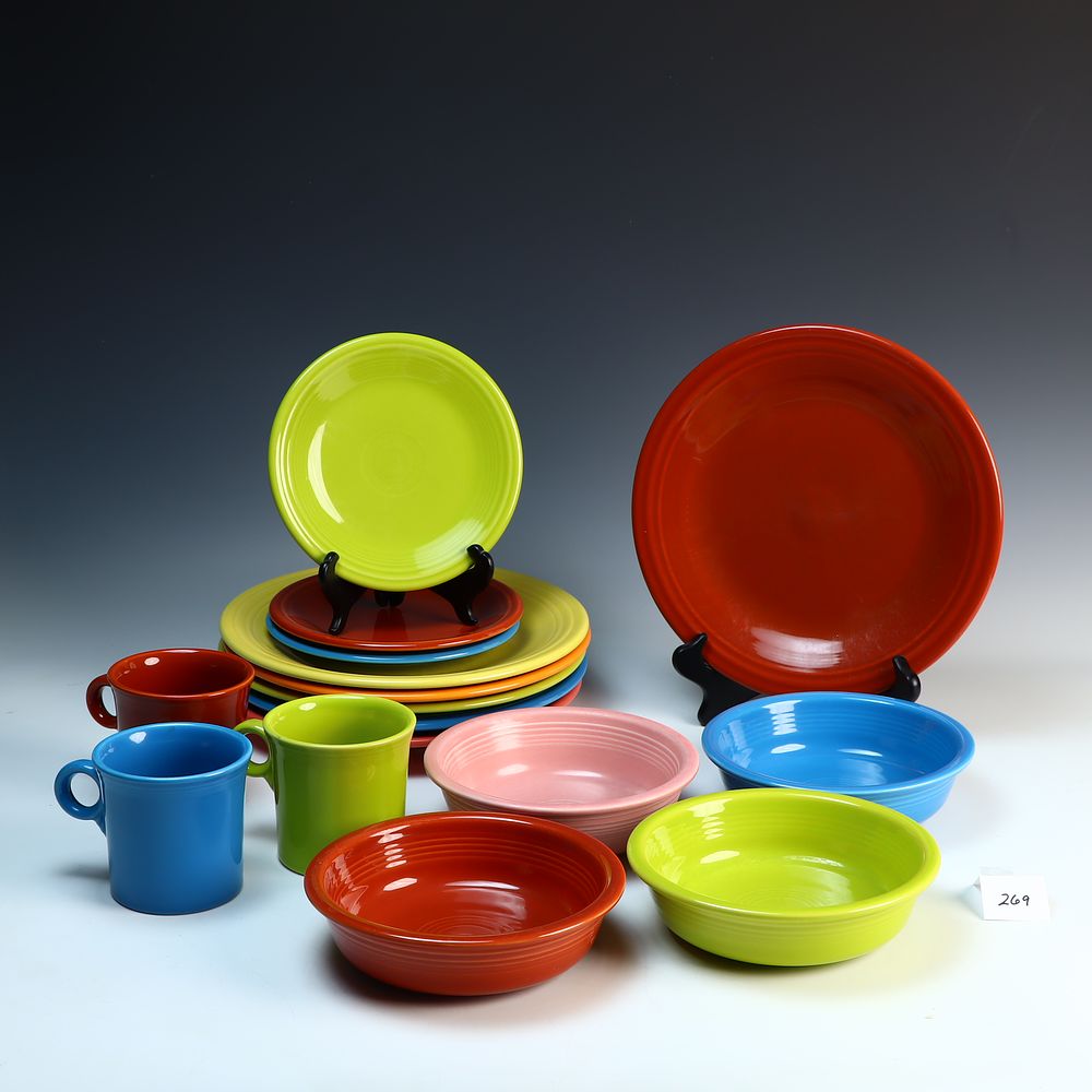 Lot 269: Fiesta Ware 16 pieces