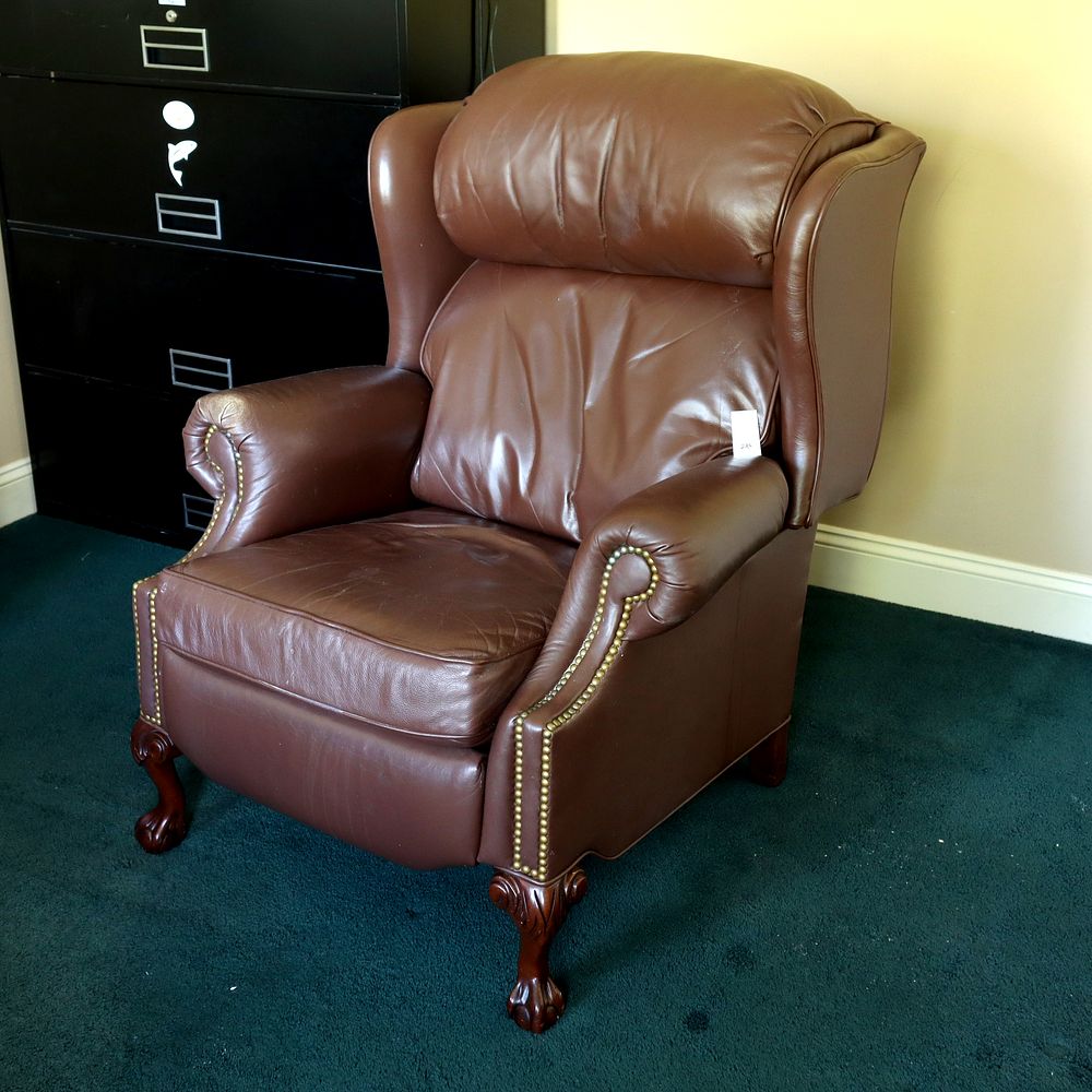 Lot 284: Woodmark brown leather chair
