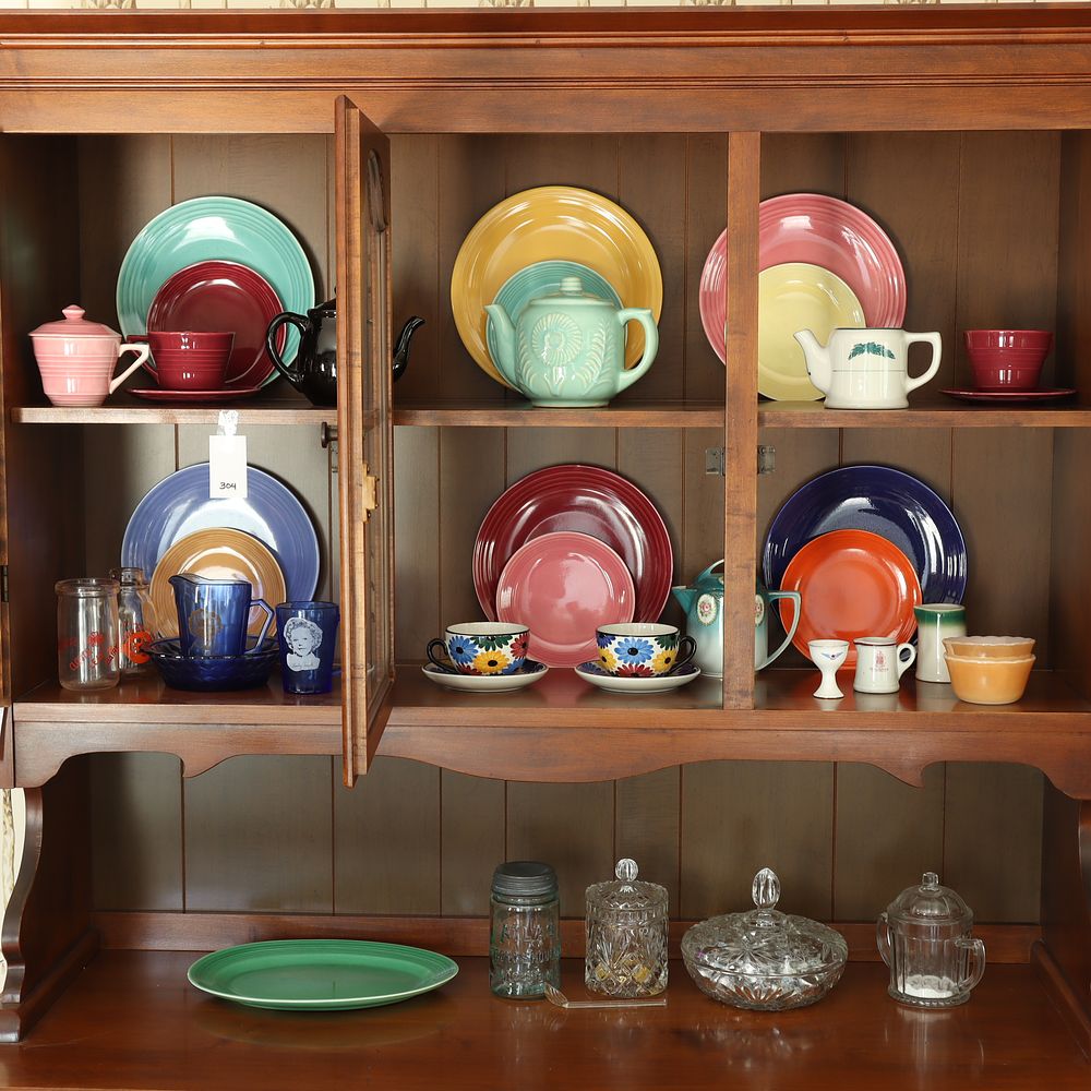 Lot 304: Lot of China pieces and stoneware teapots