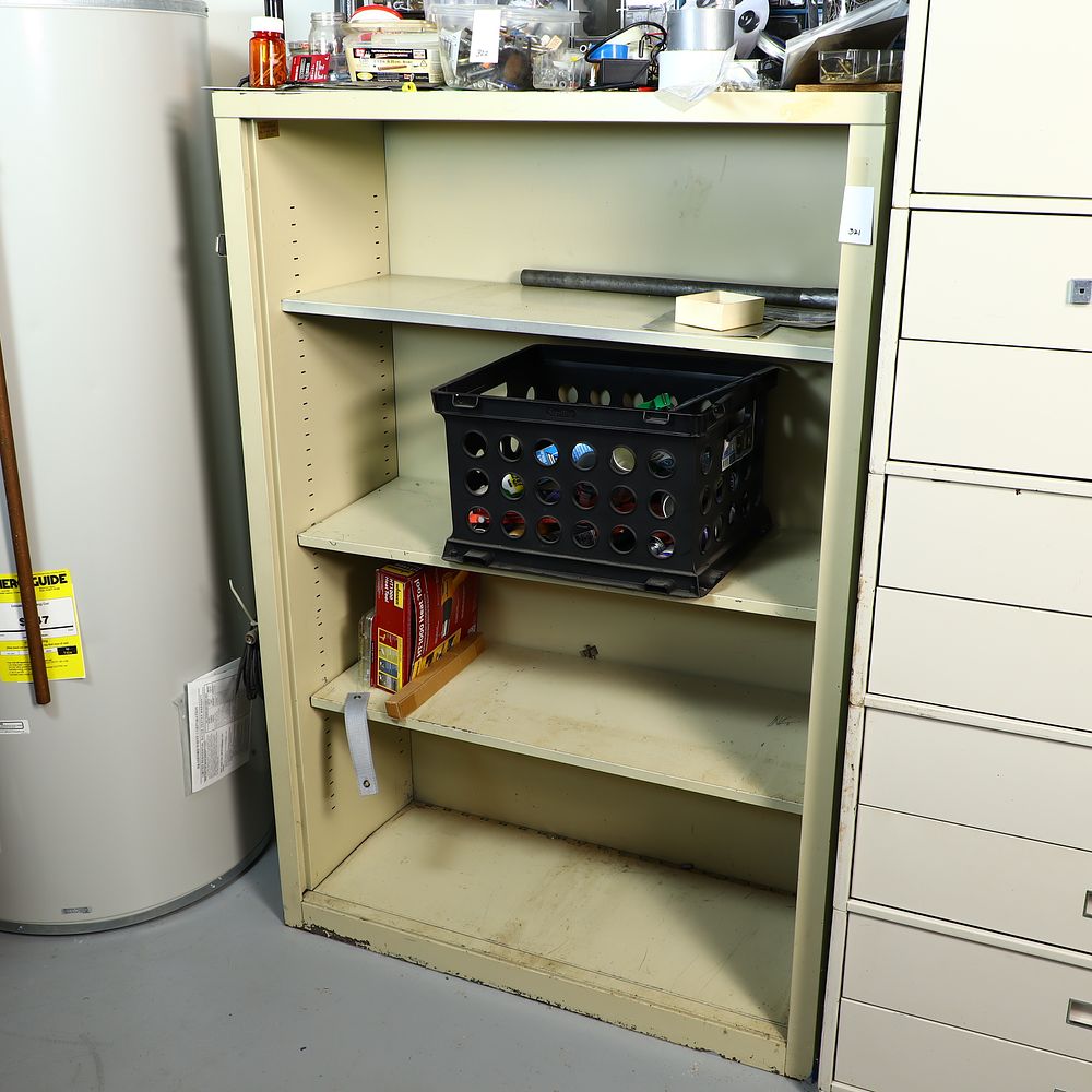 Lot 321: Metal bookcase/tool shelf unit