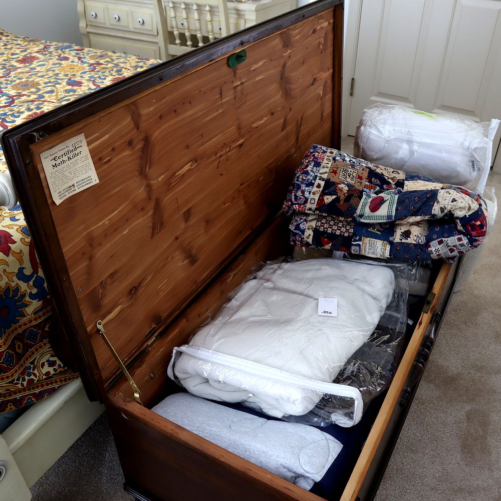 Lot 332: Lot of blankets