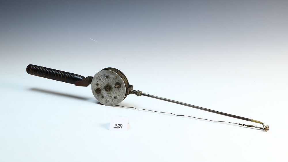 Lot 388: Vintage 1930s Stubby Rod and Reel