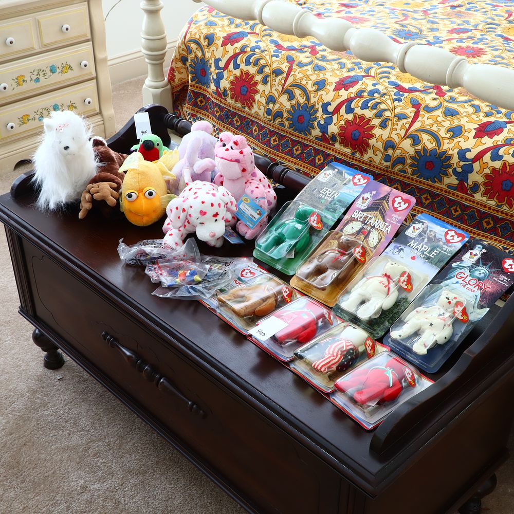 Lot 403: Lot of Beannie Babies