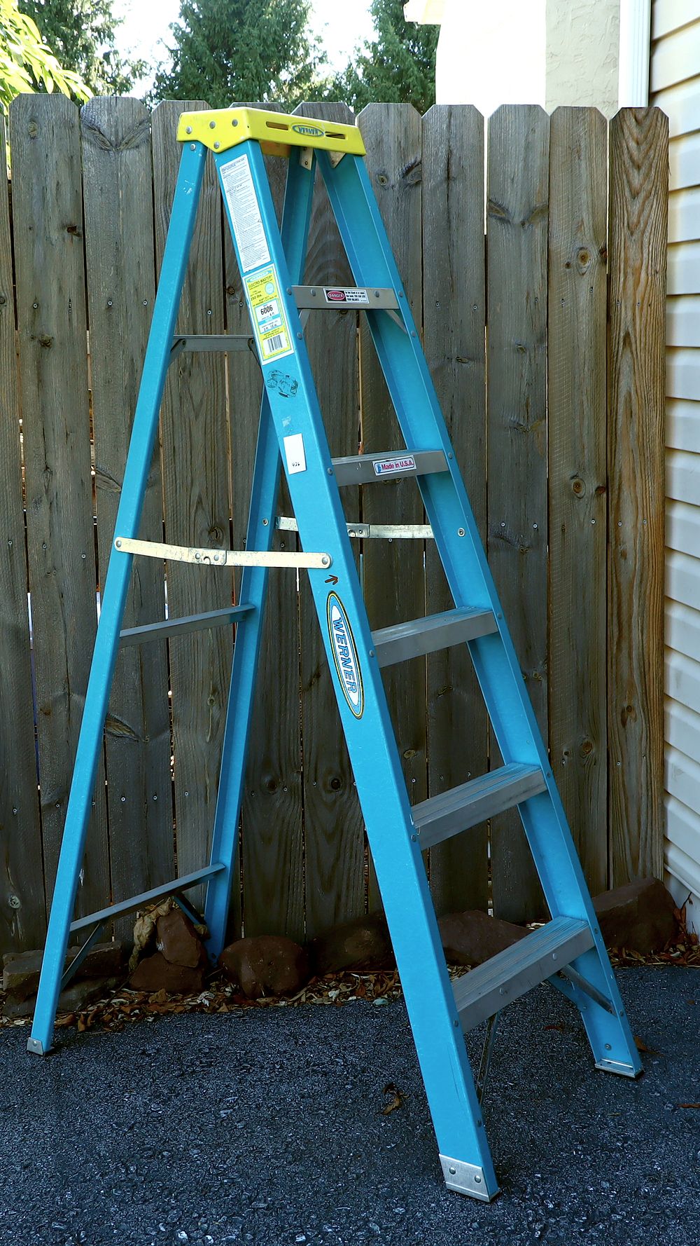 Lot 426: Werner fiberglass 6 ft ladder