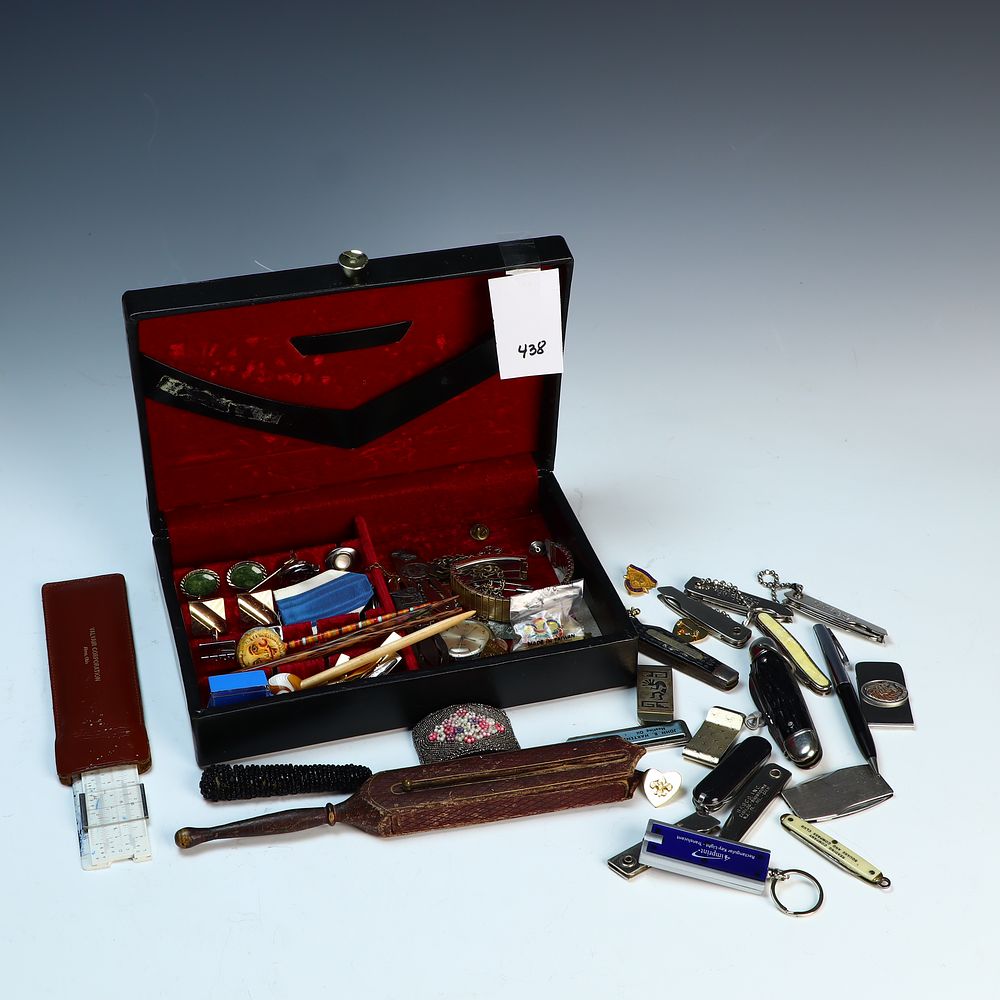 Lot 438: Mens and womens vintage accessories