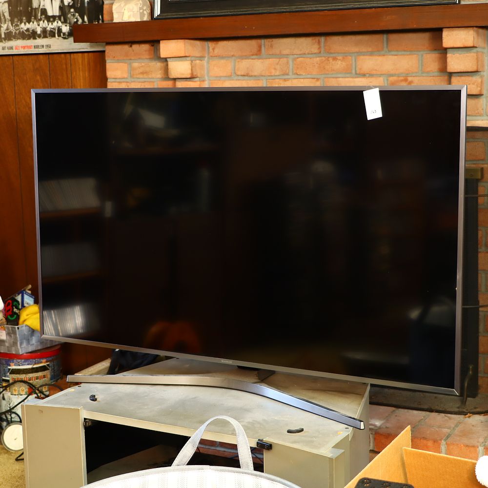 Lot 163: Samsung TV model UN55MU7000FXZA