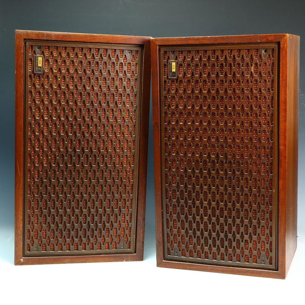 Lot 171: Vintage Fisher 103 floor speakers