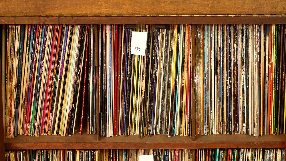 Lot 176: Large lot of vinyl records