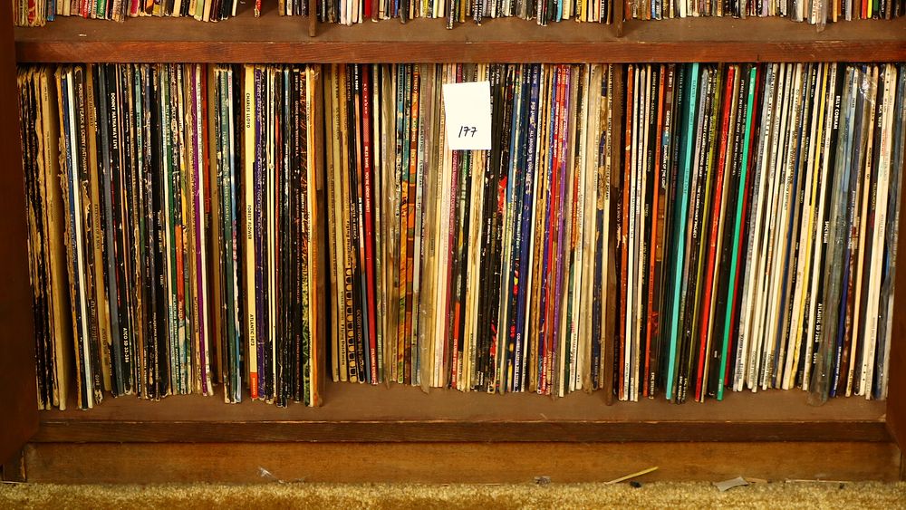 Lot 177: Large lot of vinyl records