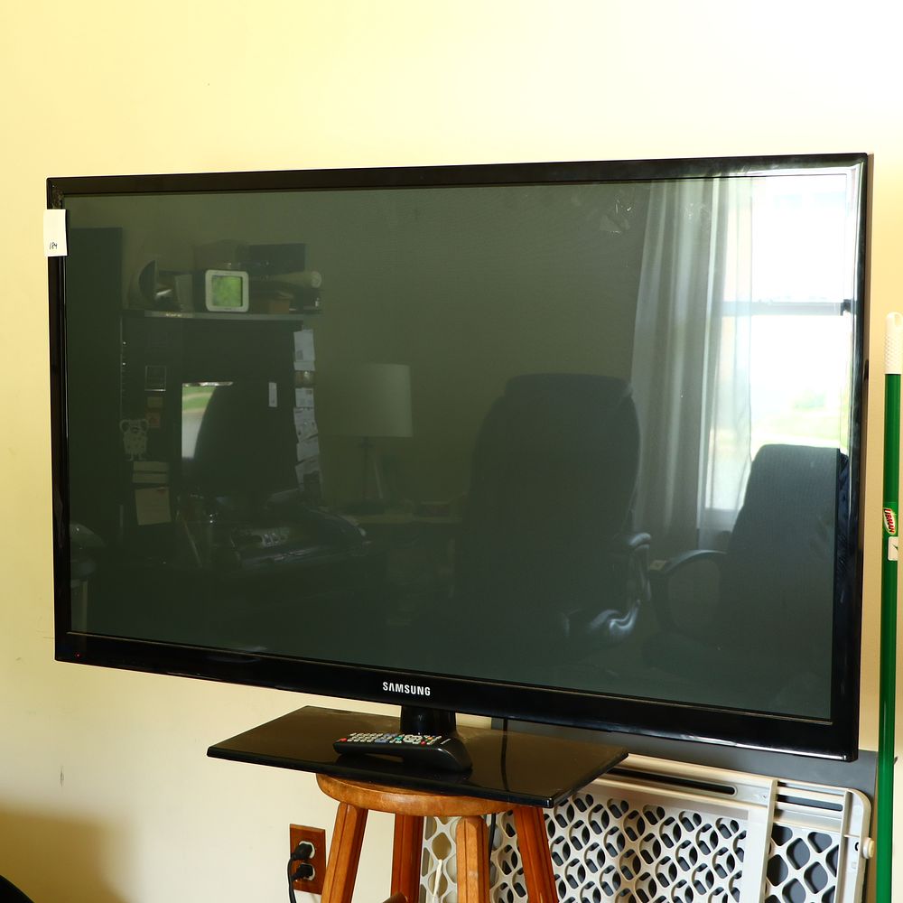Lot 184: Samsung Plasma TV model PN51D450A2D, 50”
