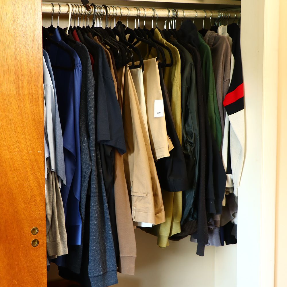 Lot 189: Mens clothing