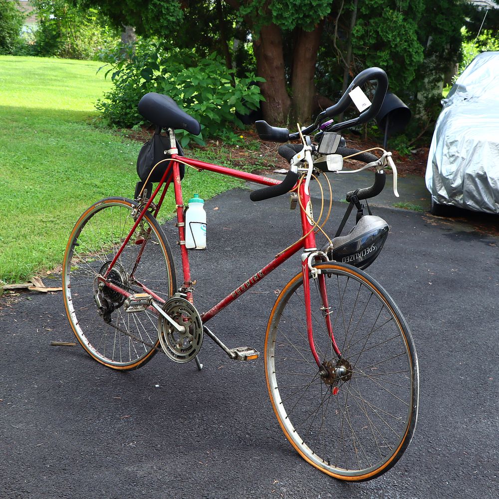 Lot 192: Vintage Early 1970s Schwinn 10 speed Varsity Road Touring Bicycle