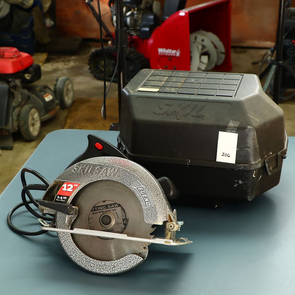 Lot 206: Skil Circular Saw and case