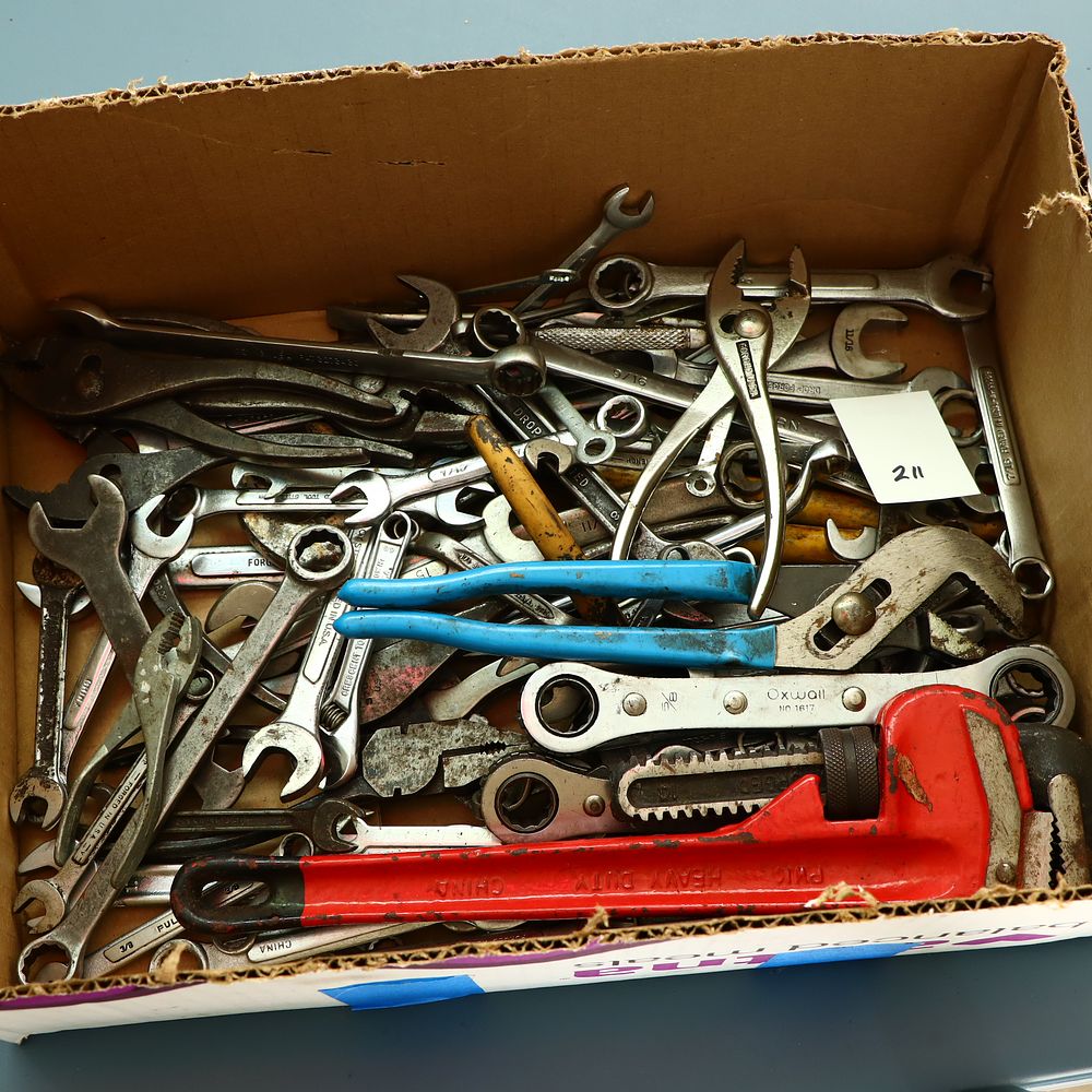 Lot 211: Lot of wrenches