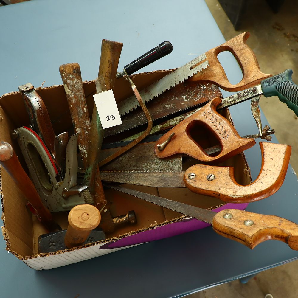 Lot 213: Lot of tools
