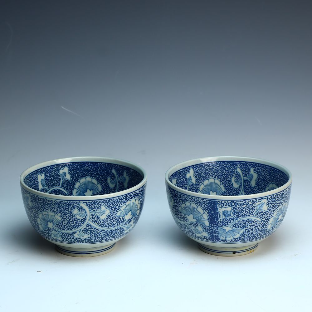 Lot 220: Two vintage Japanese porcelain bowls