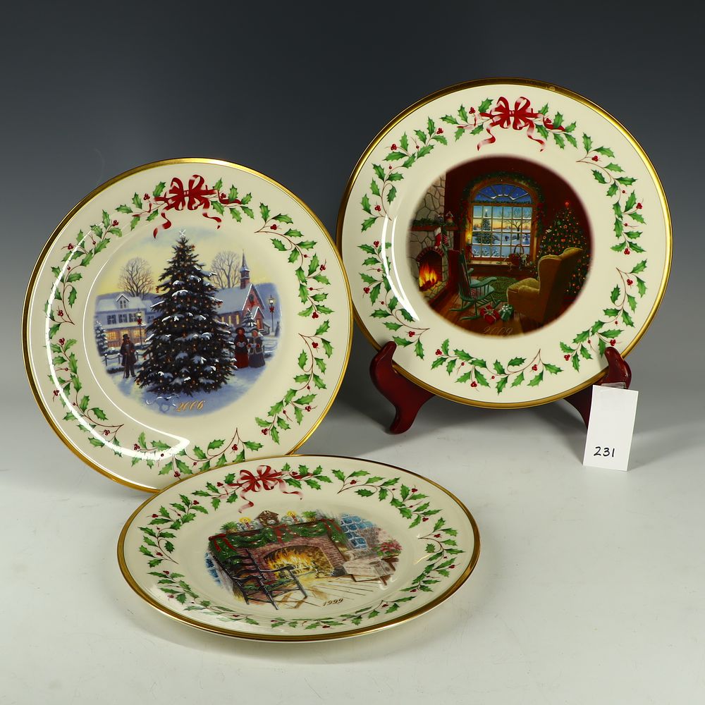 Lot 231: 1999, 2006, and 2009 Lenox Plates The Annual Holiday Collection