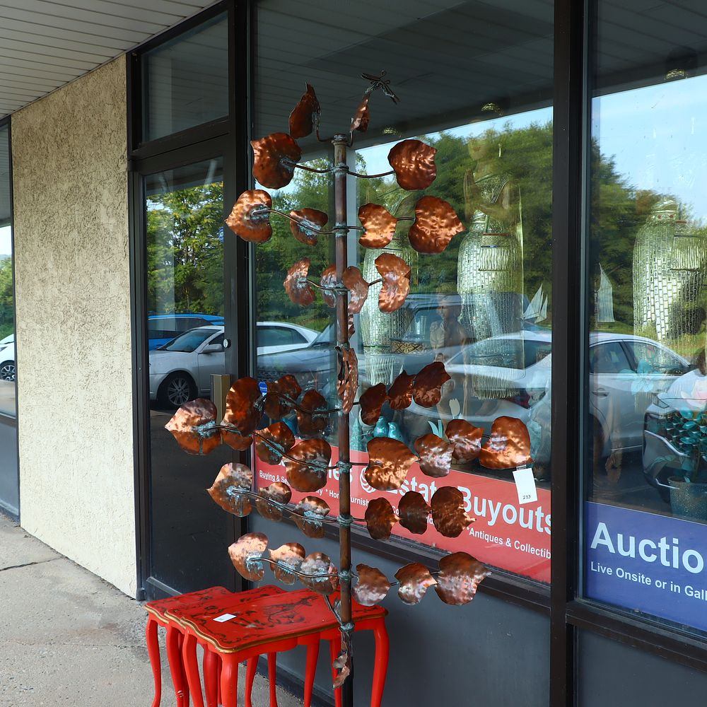 Lot 233: Copper leaf garden sculpture