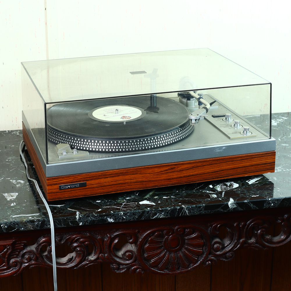 Lot 250: Vintage Garrard GT-35 belt drive turntable