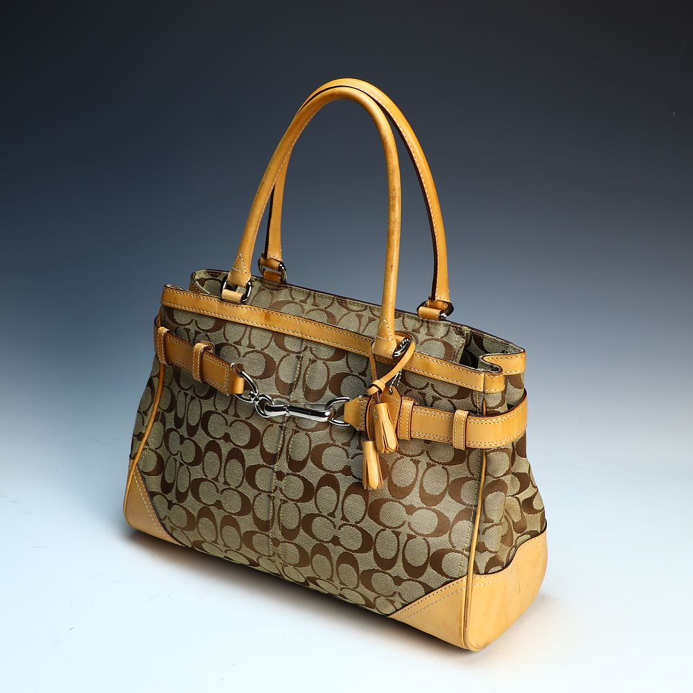 Lot 260: Authentic Coach purse