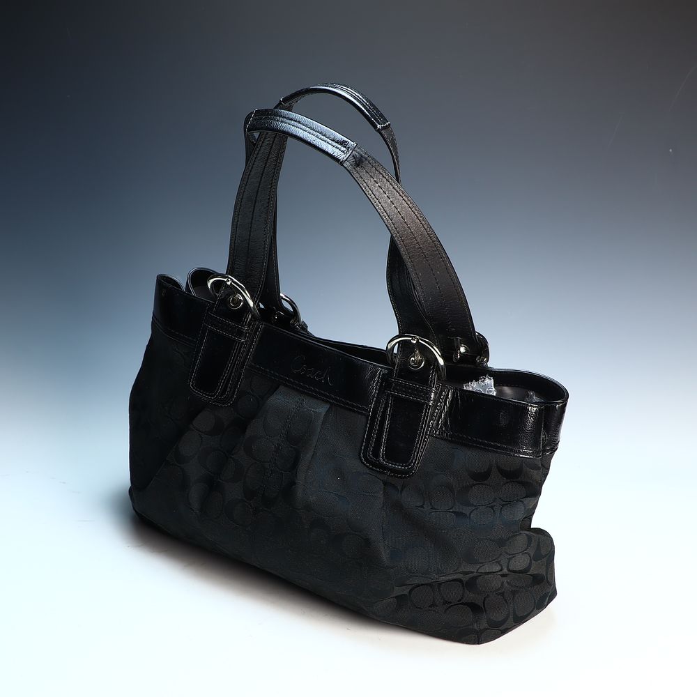 Lot 261: Authentic Coach purse