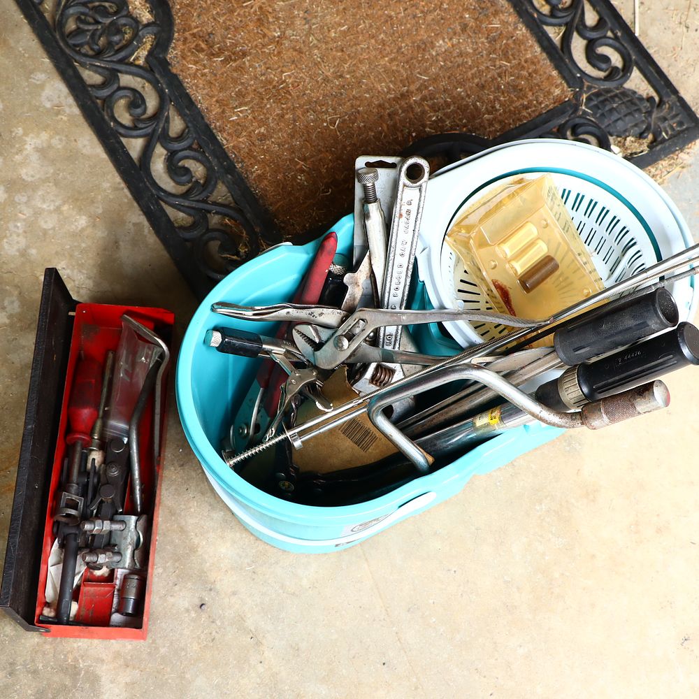 Lot 283: Lot of Mixed Wrenches and Tools