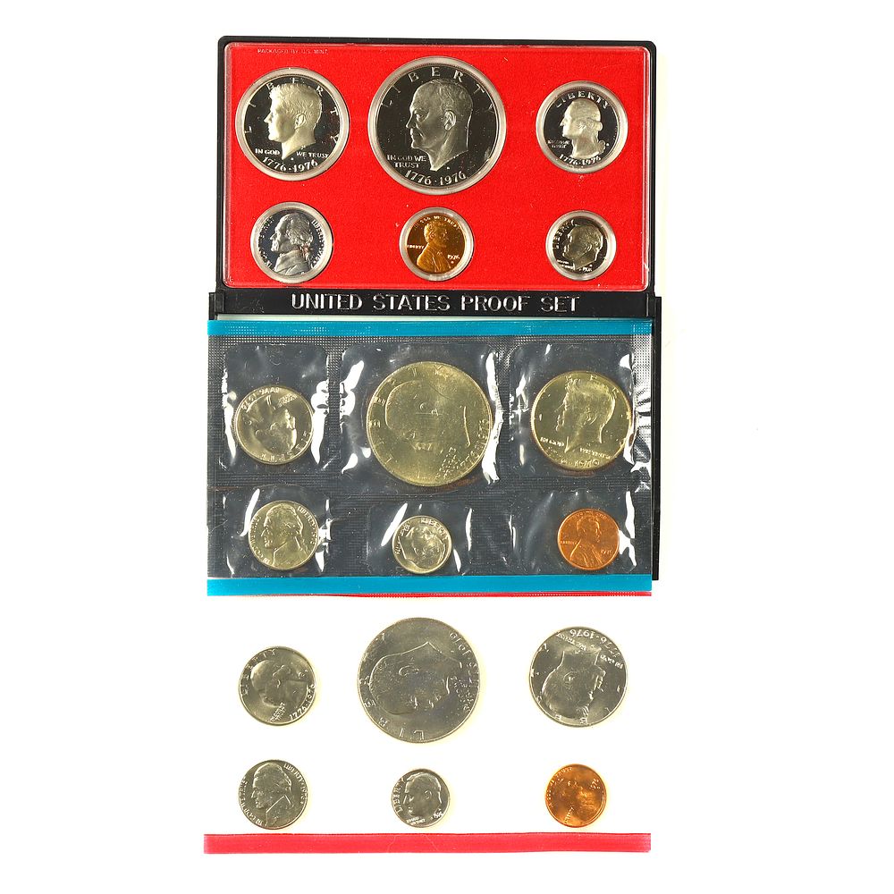 Lot 195: 1976 US coin proof set and a mint set