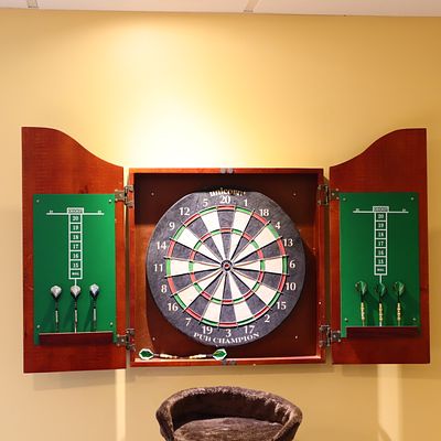 Unicom Pub Champion Dart Board Set with DartsPick up of this lot is from a Private Residence in