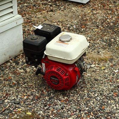 Honda motor GX 200, has a spline crank shaftPick up of this lot is from a Private Residence in