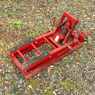 Motorcycle/ATV Jack 1500 lb capacityPick up of this lot is from a Private Residence in Landis
