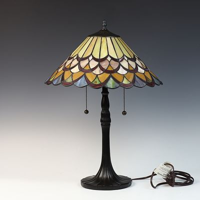 Tiffany-style Leaded Glass Table Lamp with Scalloped Fish Scale Pattern Shade. This is a 