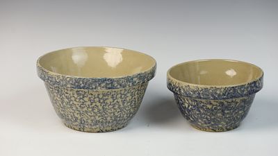 A Pair of Robinson-Ransbottom Spongeware Mixing Bowls. A pair of American stoneware mixing bowls 