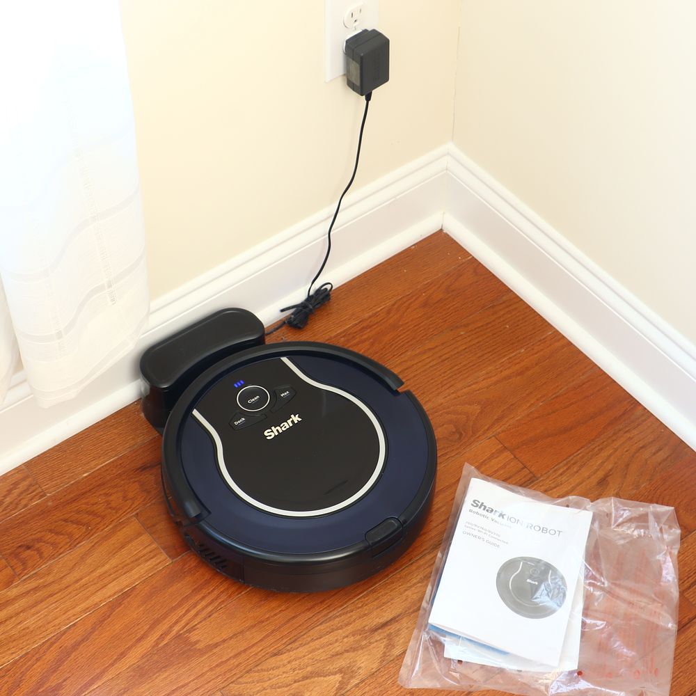 Lot 183: Shark ION Robot 750/RV760/RV770 Series Wi-Fi Connected Robotic Vacuum