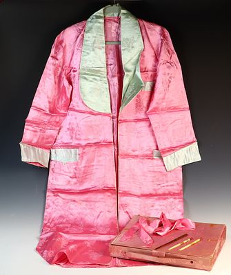 Mid-Century Japanese Silk Damask Dressing Gown with Matching Presentation Box and Hair Accessories. 