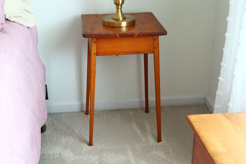 Lot 231: American Federal Style One-Drawer Tapered Leg Side Table