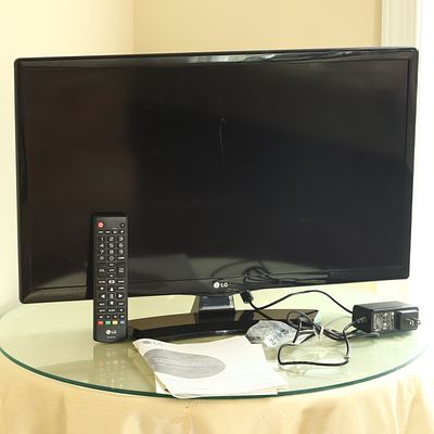 LG 24-Inch 720p LED Smart Television Model 24LH4830-PU. A made in Mexico LG LED television 