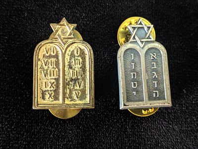 Lot [2] Early pins of a rabbi in the US Army, the tablets of the covenant with the Star of 