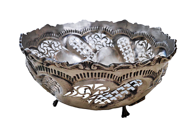 800 silver bowl, early Ottoman Turkey (circa 1900). The legs of the bowl are sculpted, ballet