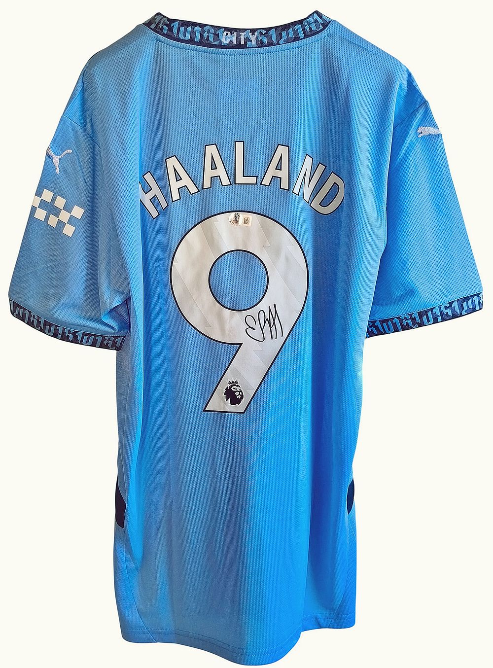 ארלינג האלנד - חולצה מקורית של חברת פומה, חולצה זו חתומה ע"י החלוץ של מנצ'סטר סיטי ומלך השערים 