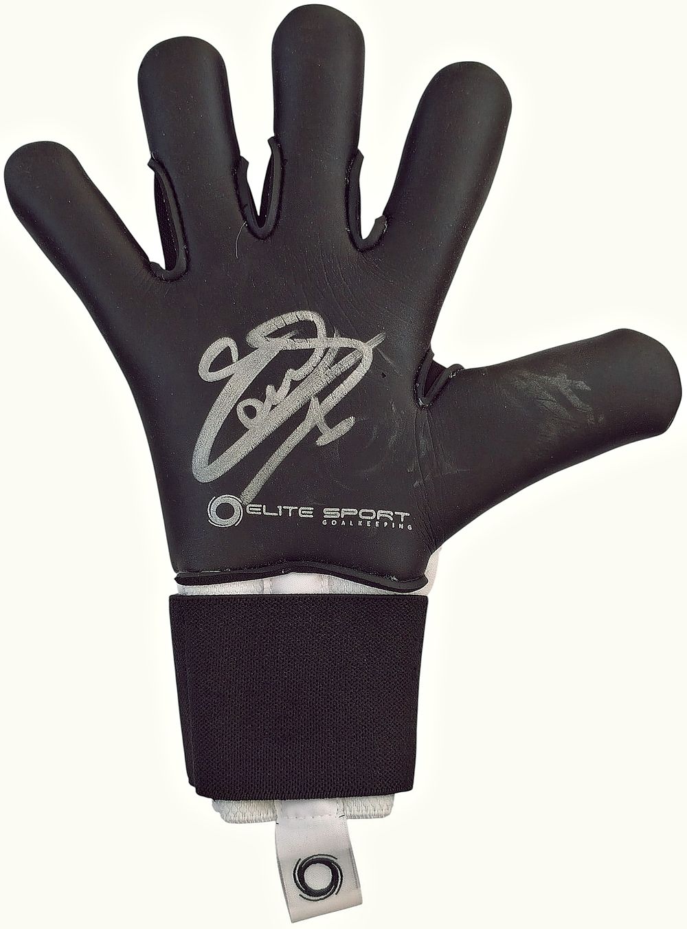 טיבו קורטואה - כפפת שוער במידה 7', החתומה ע"י שוערה האגדי של קבוצת ריאל מדריד בכדורגל ונבחרת 