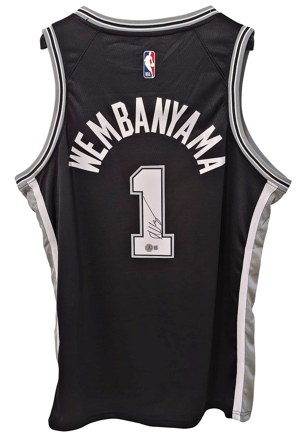 ויקטור ומבניאמה (Wemby) - גופייה מקורית NBA SWINGMAN של חברת נייקי, החתומה ע"י השחקן הידוע 