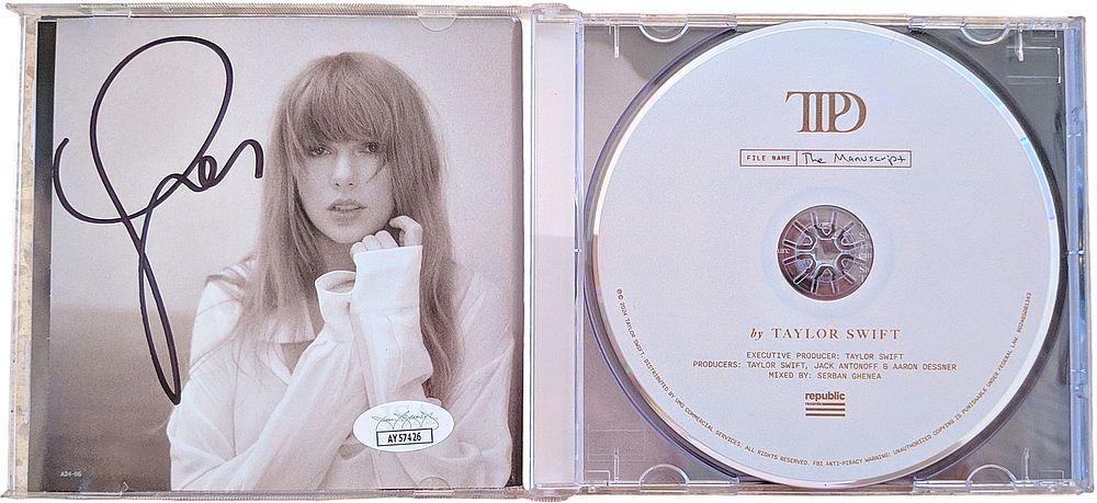 טיילור סוויפט (Taylor Swift) - חתימה מקורית של הזמרת על גבי עטיפת הדיסק CD (תקליטור) מתוך 