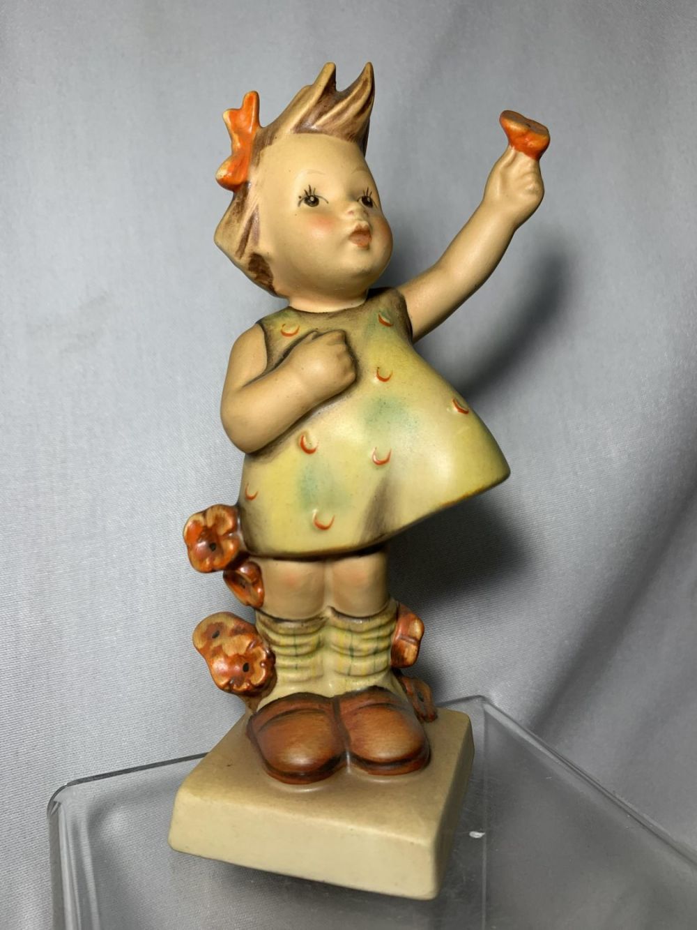 Lot 191: Sping Cheer Hummel .