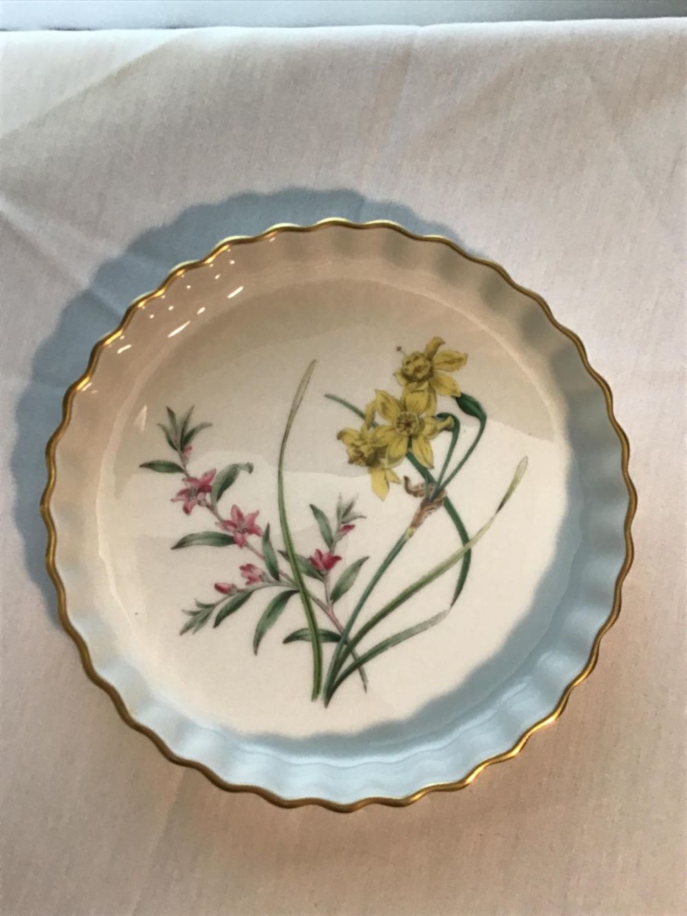 Lot 154: Stafford Flowers bakeware 7.5?Âx1.25?Â
